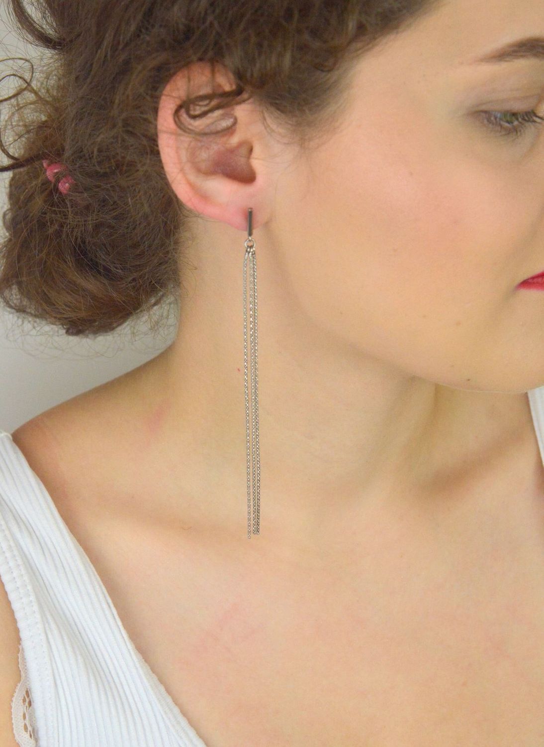 Kolczyki damskie srebrne 925 OR RM 20867 053 z trzema łańcuszkami. Długość 12 cm, zapięcie na sztyft, waga 3,60 g. Eleganckie, długie kolczyki na specjalne okazje.1.jpg